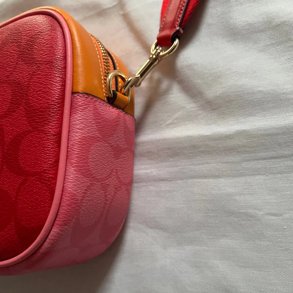 Rare Coach Large Jamie Camera Bag Blocked Signature Sport Miami Red Pink Orange - Picture 3 of 16